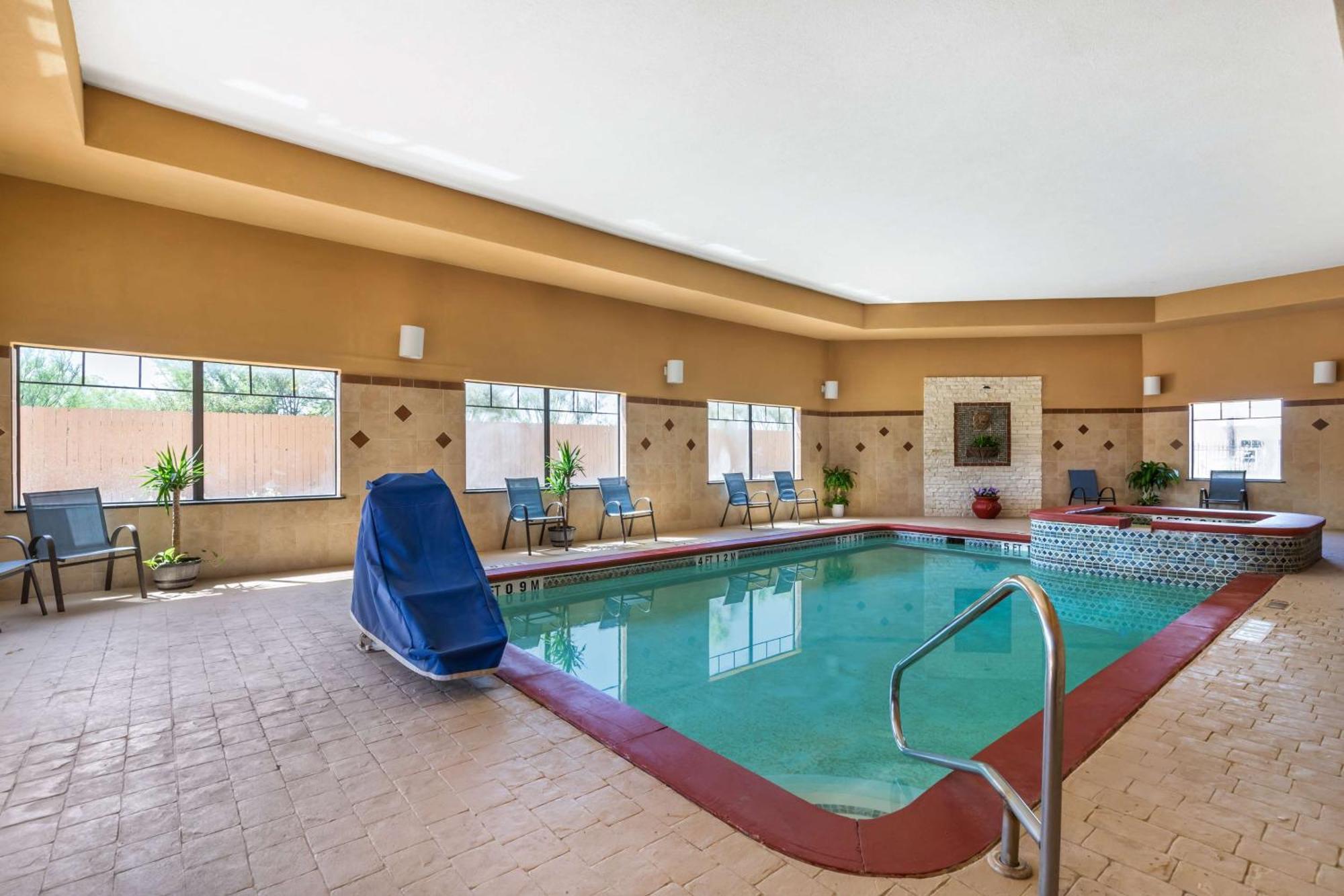 Best Western Plus Lytle Inn&Suites Exterior foto