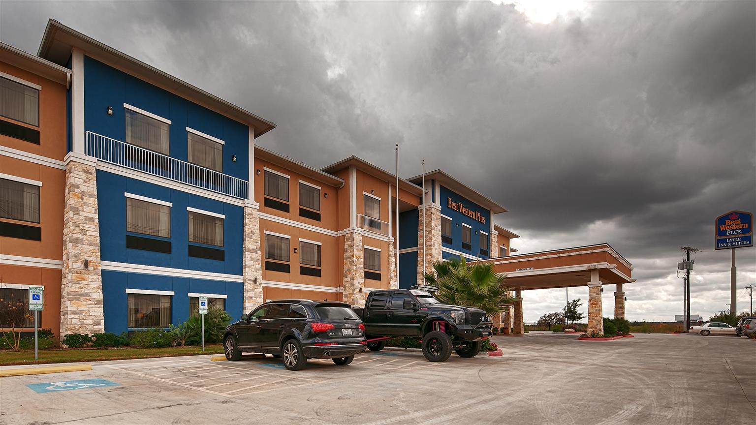 Best Western Plus Lytle Inn&Suites Exterior foto